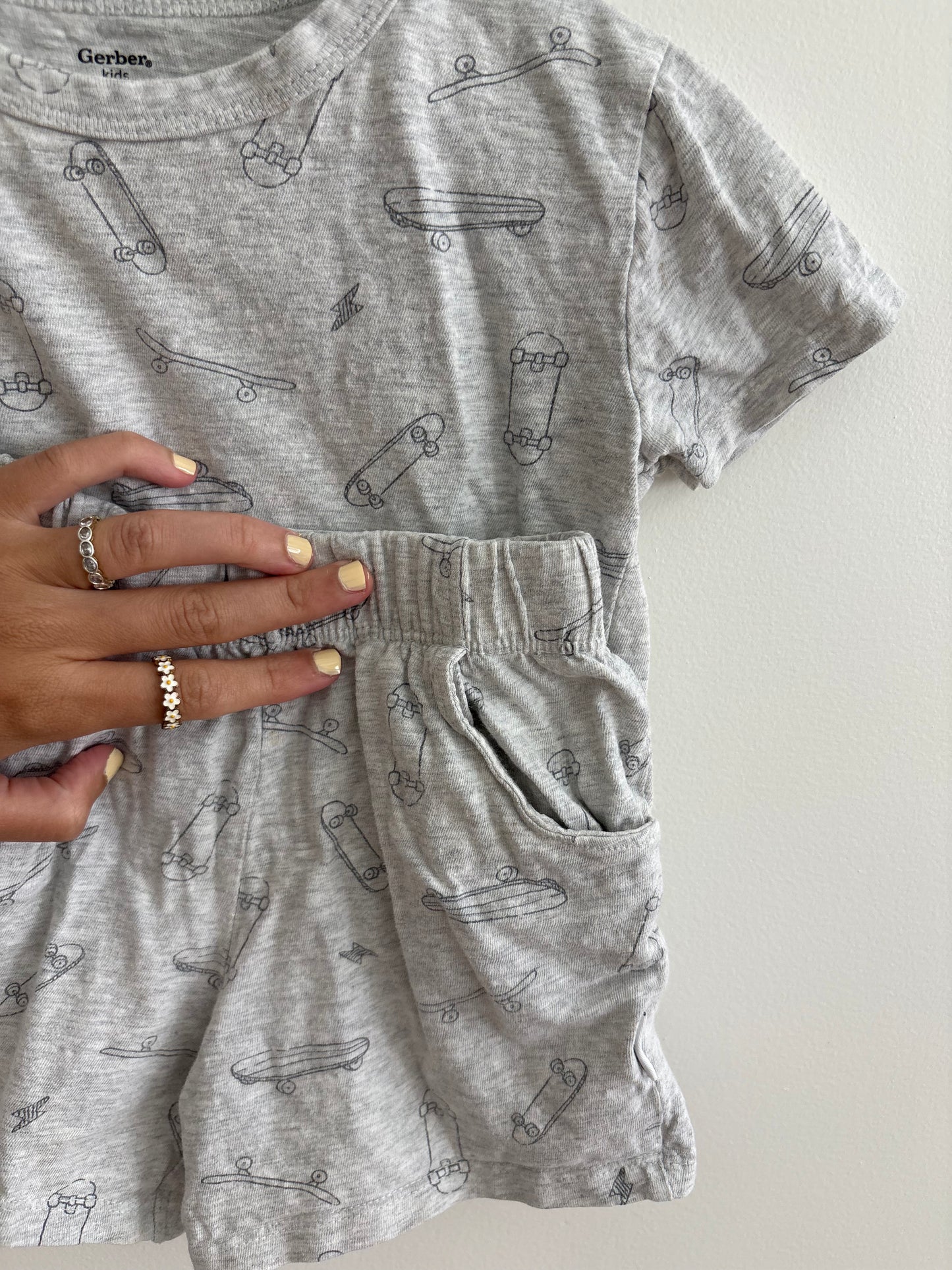 Top + Bottom Set | Skateboard Print Grey | 4T