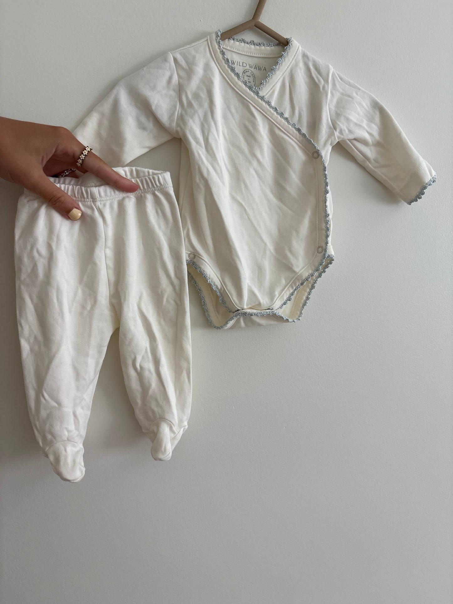 Top + Bottom Set | White | Newborn