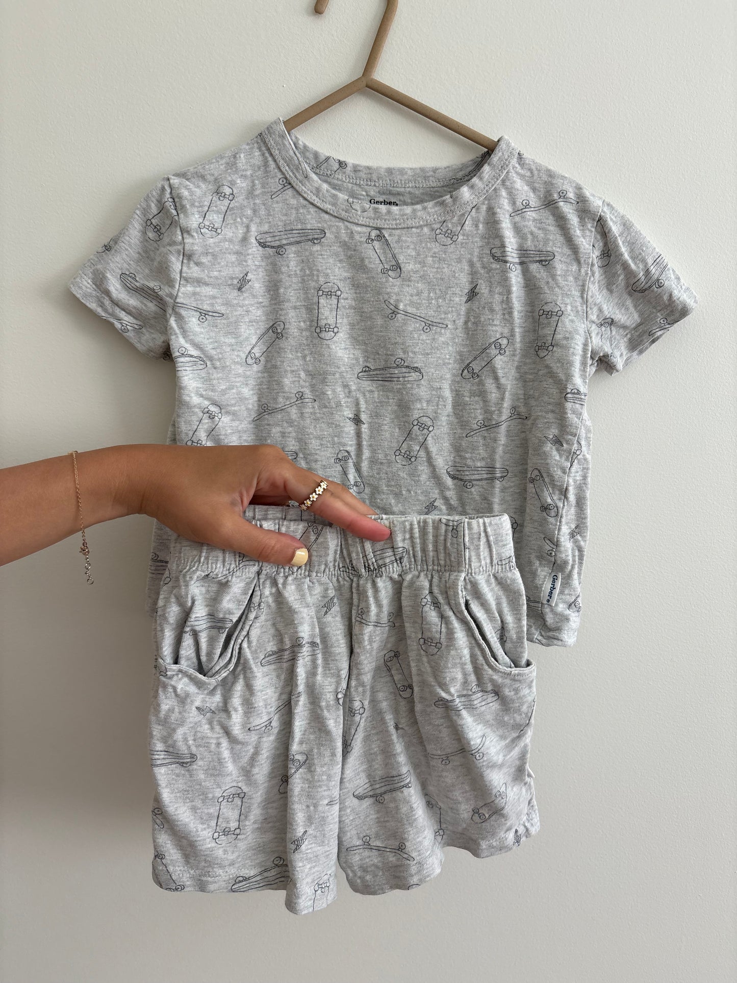 Top + Bottom Set | Skateboard Print Grey | 4T